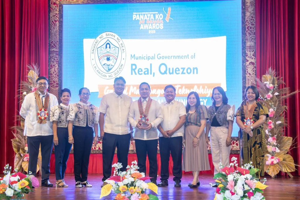 mswdo-real-quezon-recognized-for-best-new social technology award with accessgovs digital solution